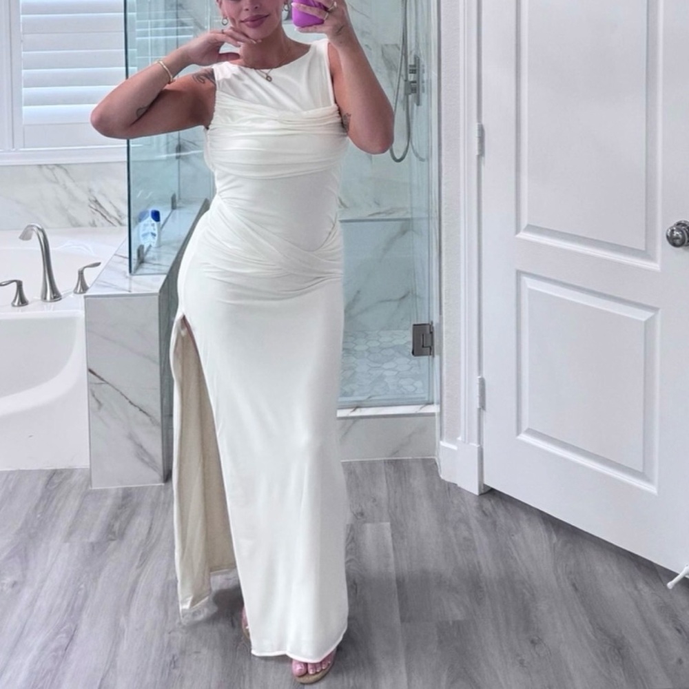 Meshki Elegant White Maxi Dress